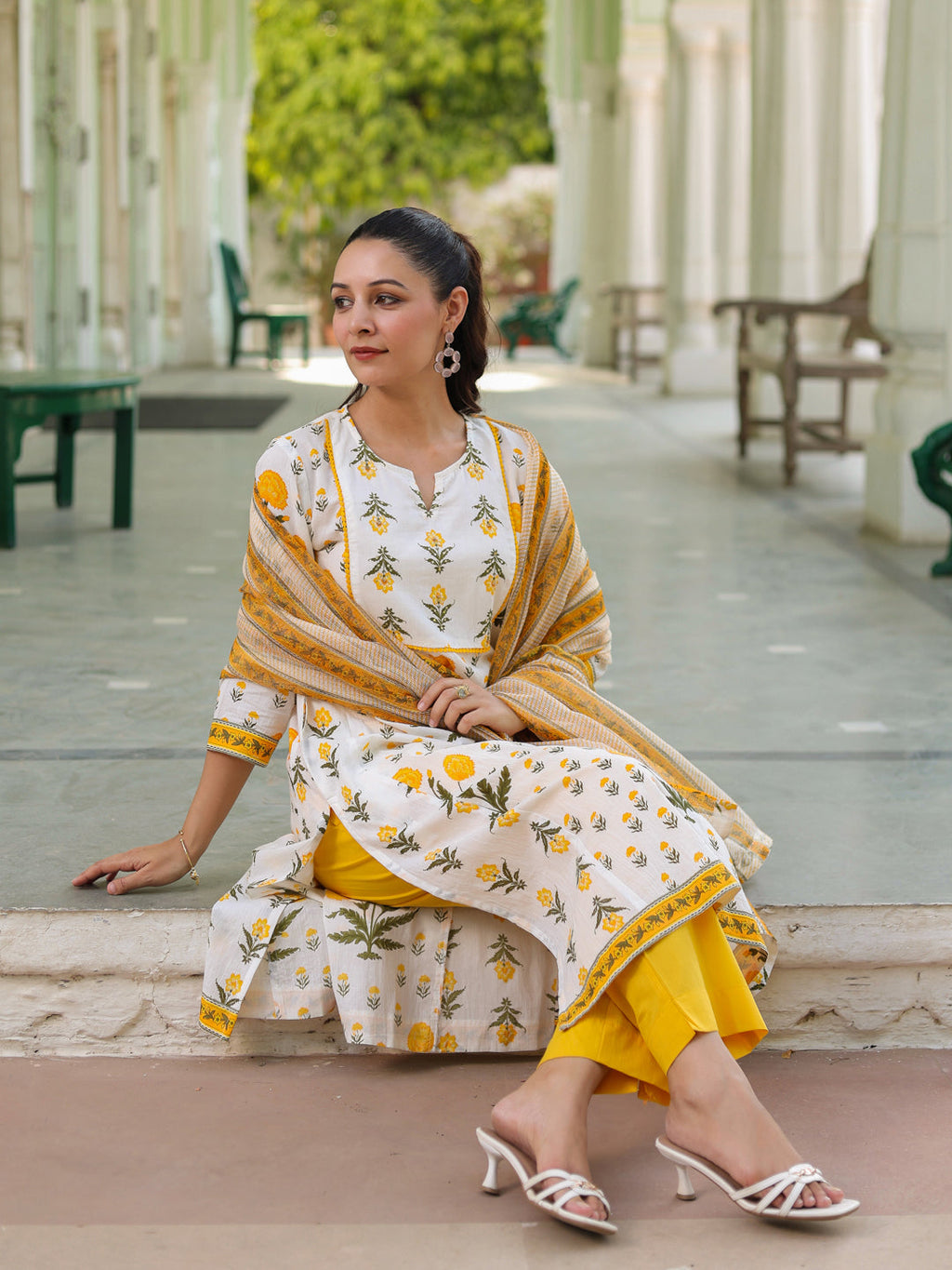 Women Floral Printed Regular Pure Cotton Kurta with Trousers & With Dupatta