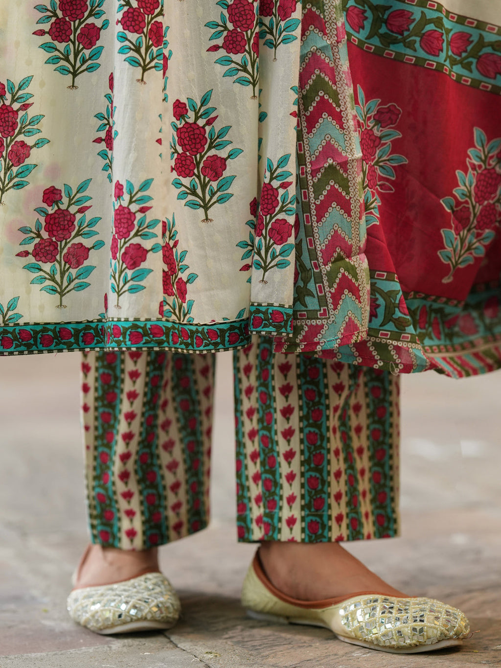 Floral Printed Thread Work Pure Cotton Kurta With Trousers & Dupatta