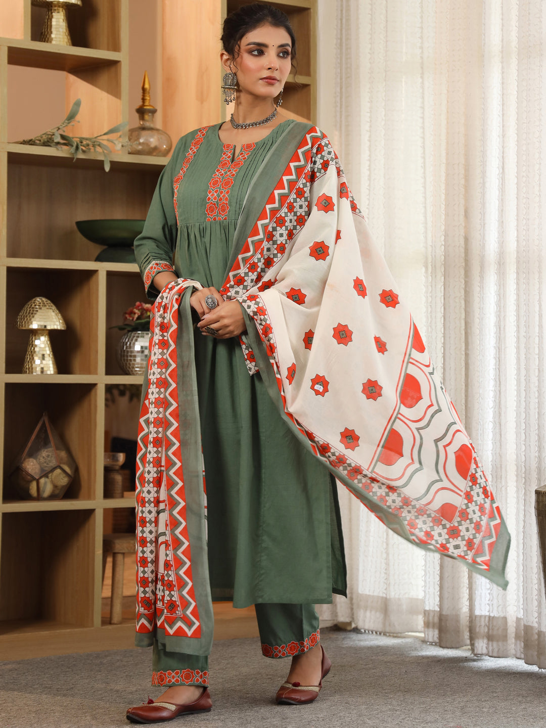 Women Ethnic Motifs Yoke Design Regular Thread Work Pure Cotton Kurta with Trousers & With Dupatta