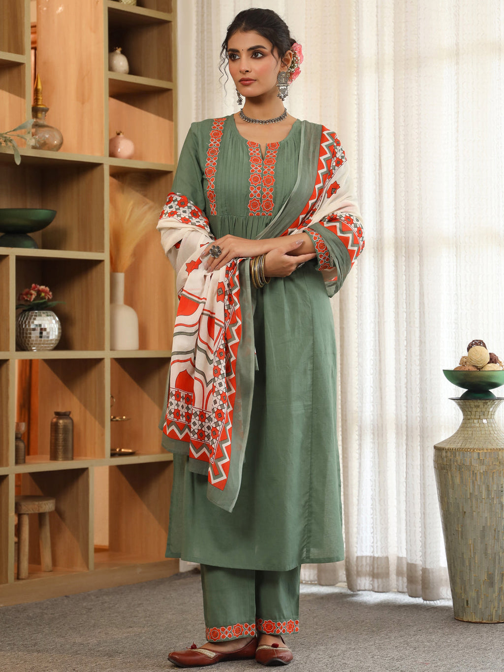 Women Ethnic Motifs Yoke Design Regular Thread Work Pure Cotton Kurta with Trousers & With Dupatta