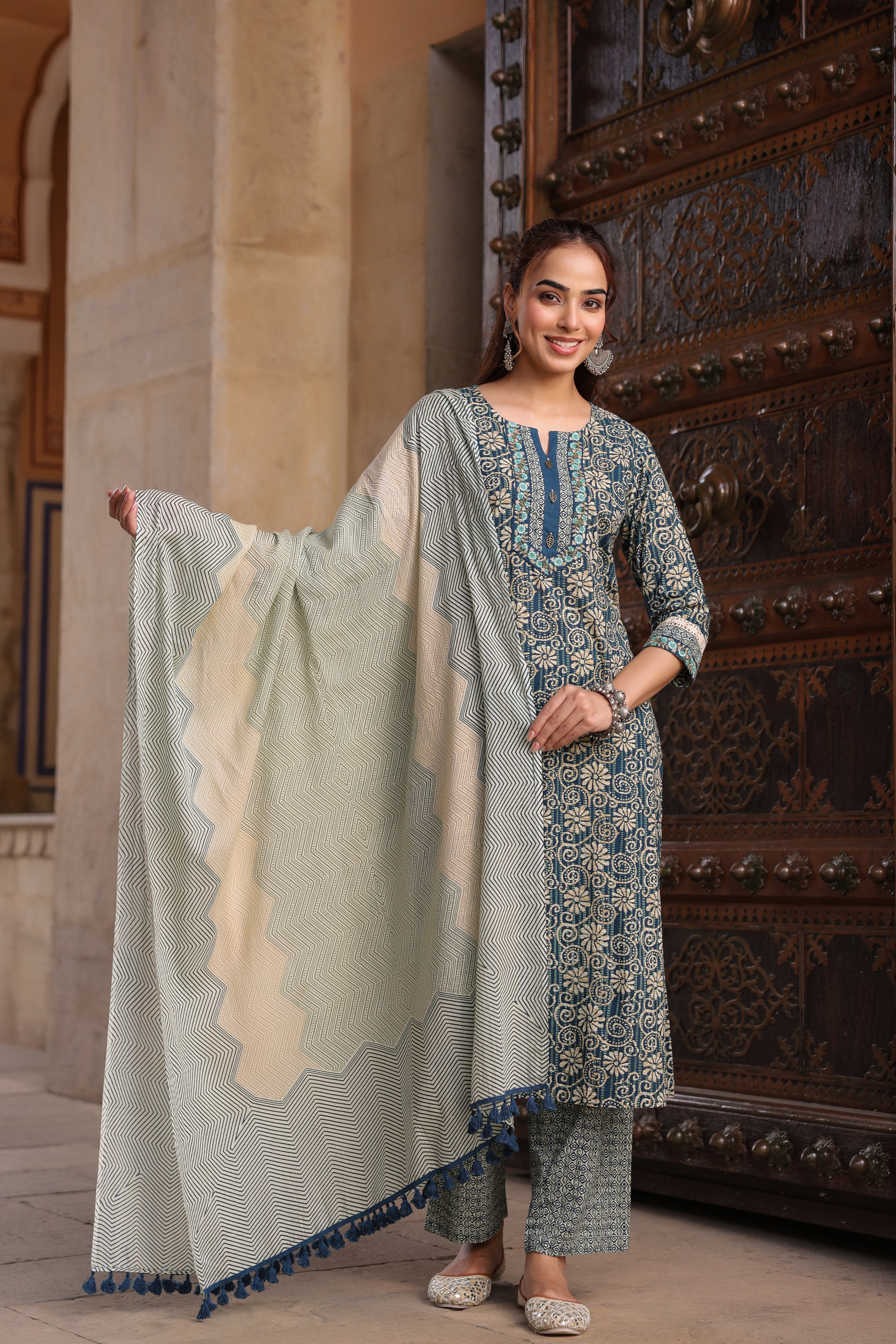 Women Floral Printed Regular Pure Cotton Kurta with Trousers & With Dupatta