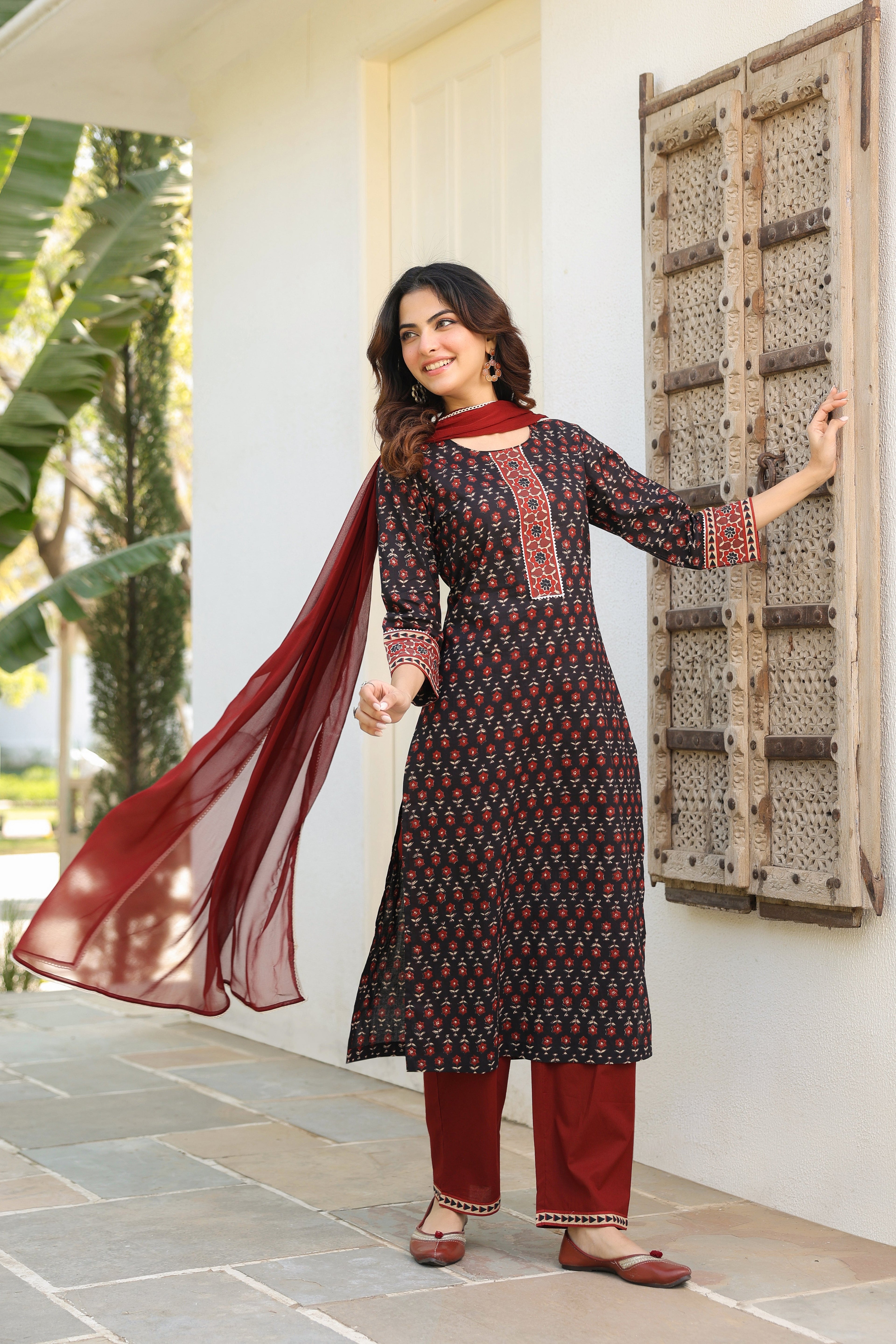 Women Ethnic Motifs Printed Regular Gotta Patti Pure Cotton Kurta with Trousers & With Dupatta