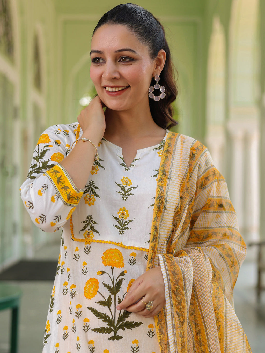 Women Floral Printed Regular Pure Cotton Kurta with Trousers & With Dupatta