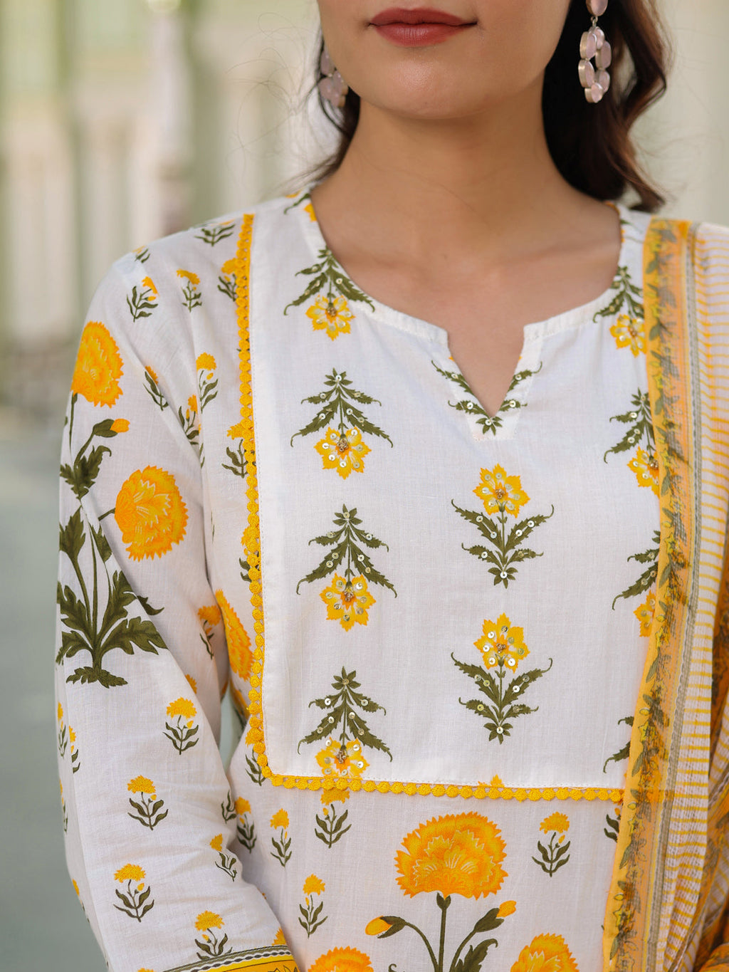 Women Floral Printed Regular Pure Cotton Kurta with Trousers & With Dupatta