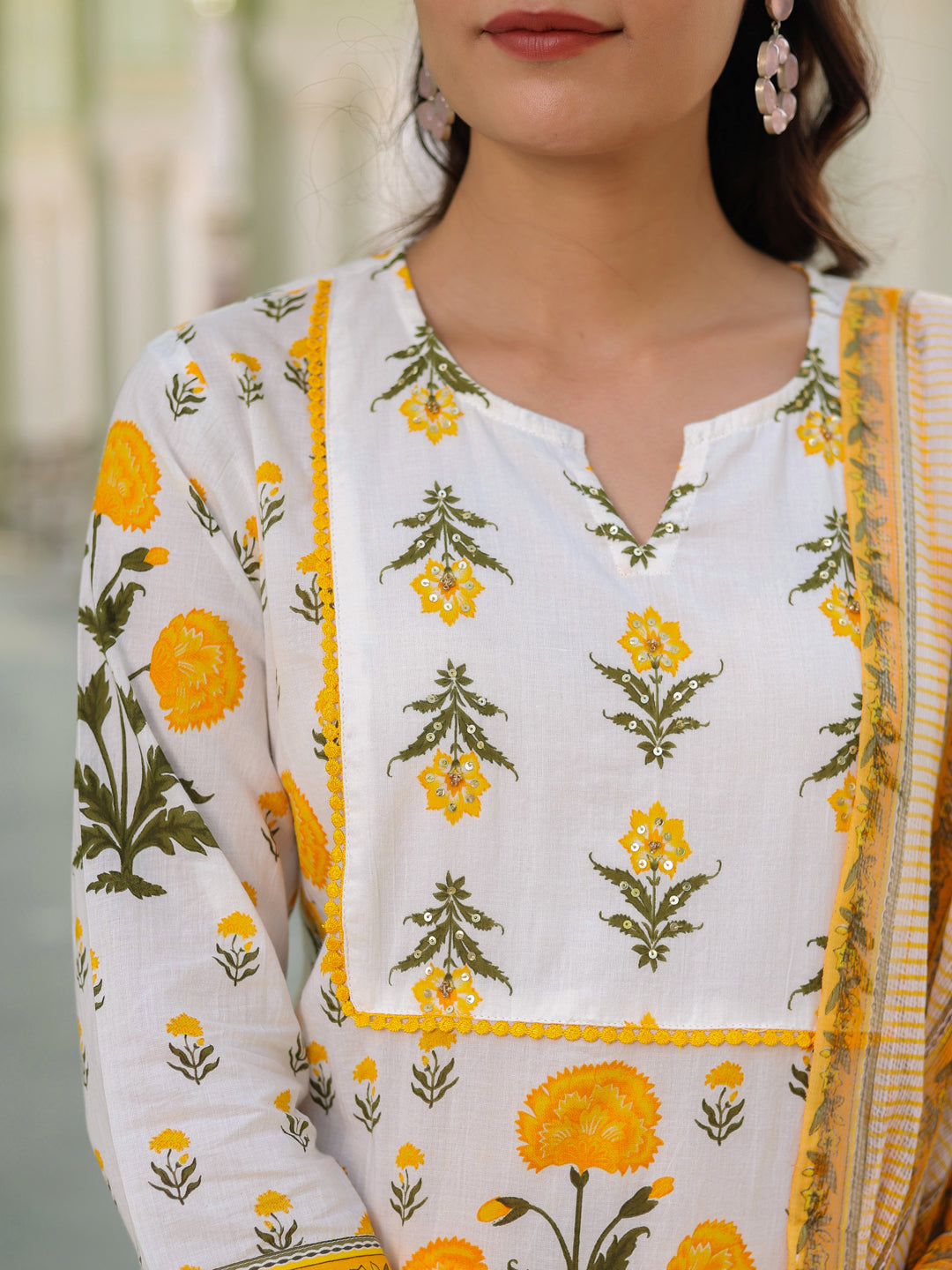 Women Floral Printed Regular Pure Cotton Kurta with Trousers & With Dupatta
