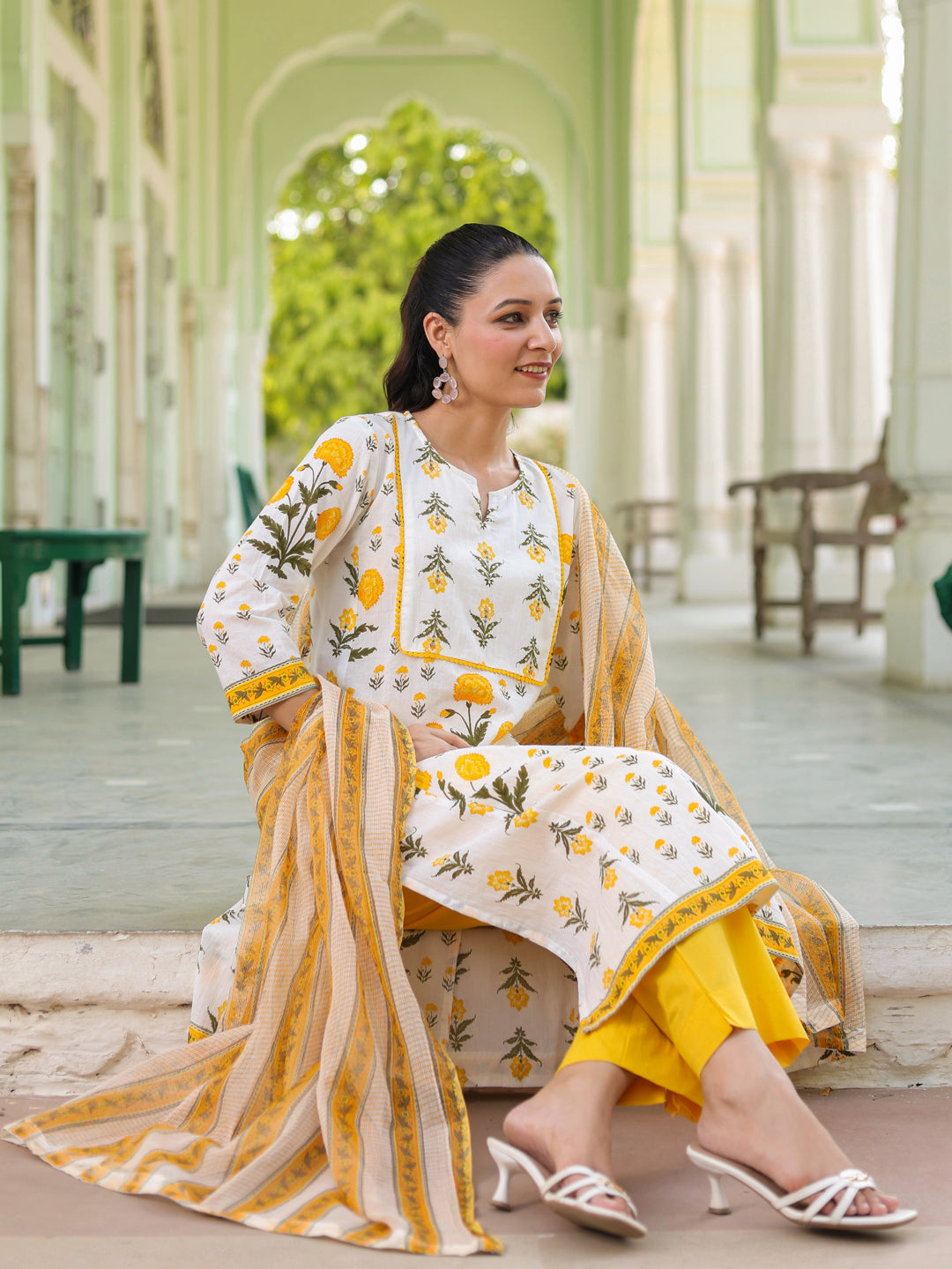Women Floral Printed Regular Pure Cotton Kurta with Trousers & With Dupatta