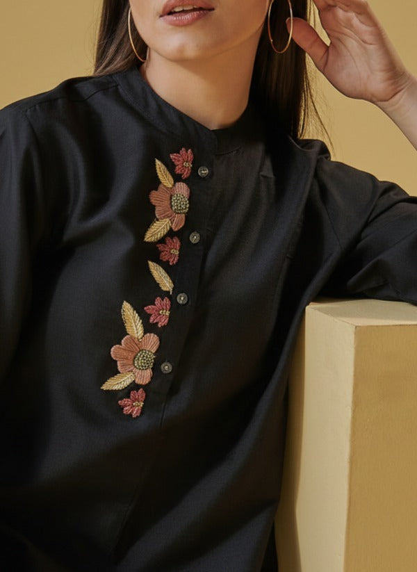 BLACK ALISHA PLACKET TUNIC