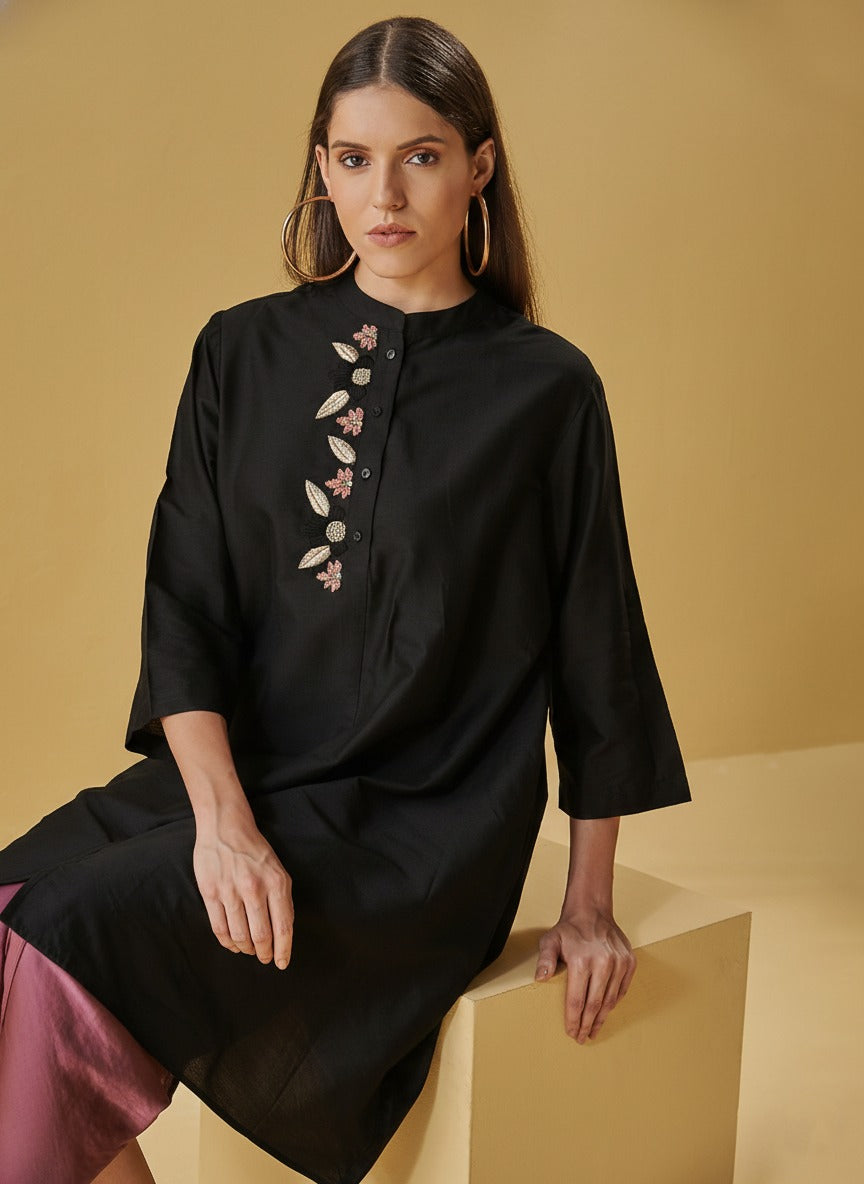 BLACK ALISHA PLACKET TUNIC