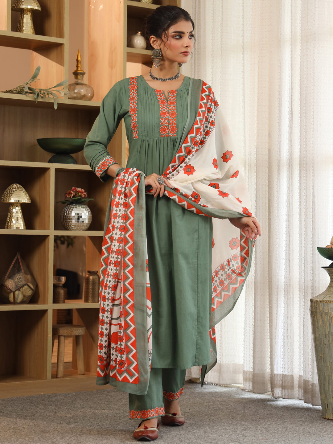 Women Ethnic Motifs Yoke Design Regular Thread Work Pure Cotton Kurta with Trousers & With Dupatta