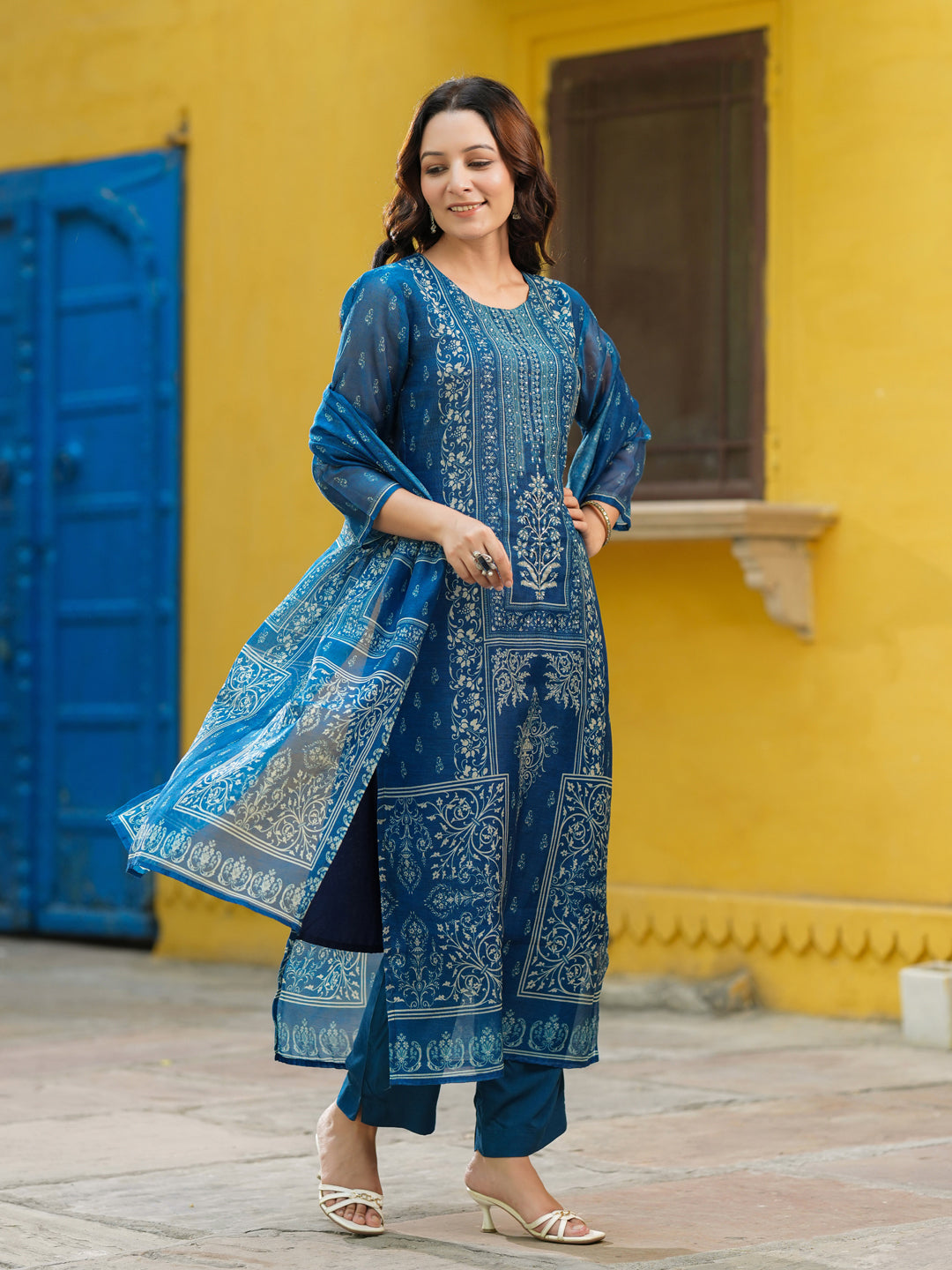 Women Ethnic Motifs Printed Regular Kurta with Trousers & Dupatta