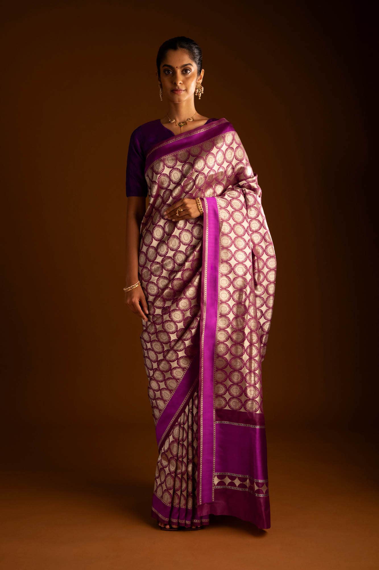 Shimmer Soleil-Magenta Banarasi Silk Saree - Image 2
